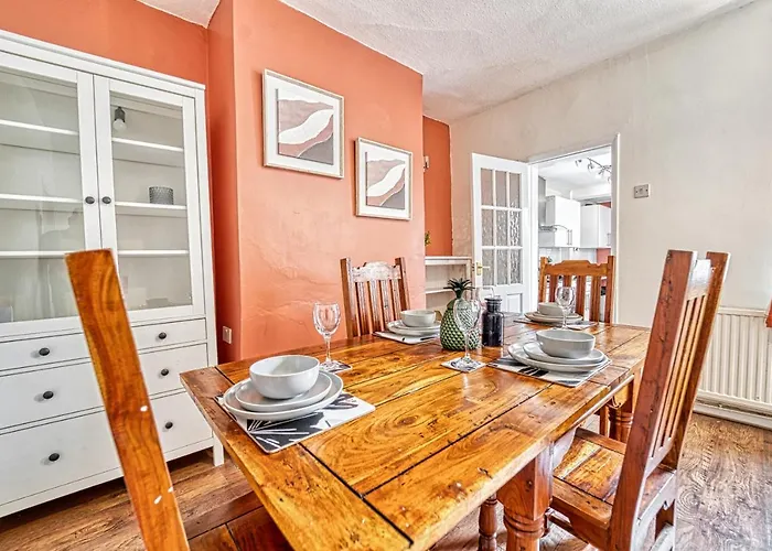 Host & Stay - Southfield Residence