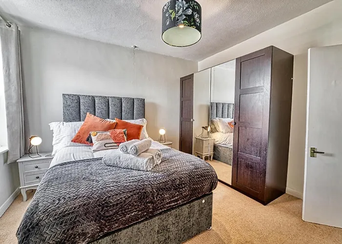 Host & Stay - Southfield Residence